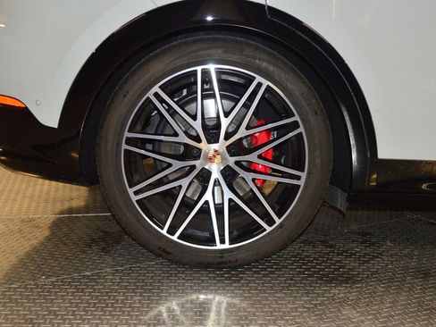 Certified 2026 Porsche Cayenne GTS AWD/4WD image 15