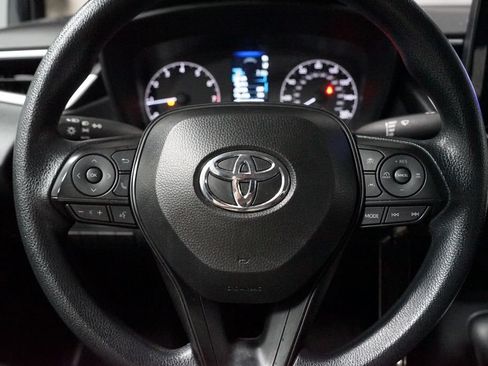 Used 2025 Toyota Corolla LE FWD image 12