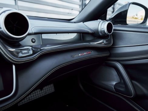 Used 2018 Ferrari GTC4Lusso T image 78