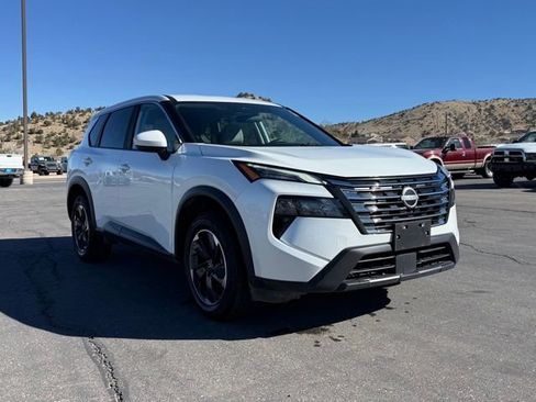 Used 2025 Nissan Rogue SV image 1