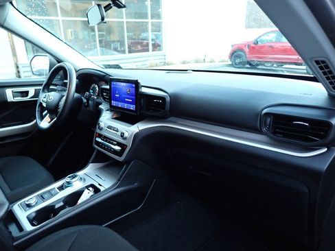 Used 2023 Ford Explorer XLT w/ Class IV Trailer Tow Package image 12