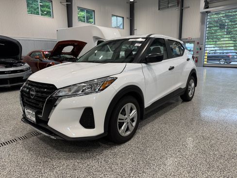 Used 2024 Nissan Kicks S FWD image 1