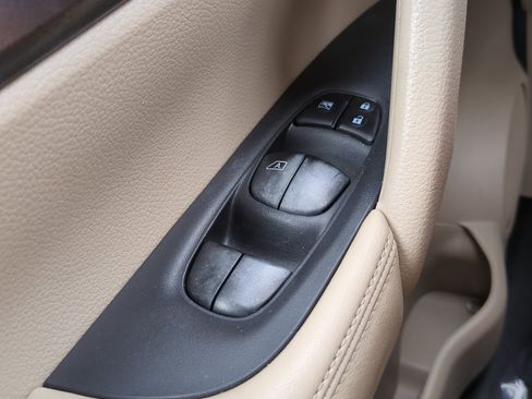 Used 2016 Nissan Rogue S w/ Appearance Package image 19