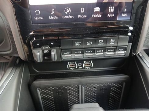 New 2026 RAM 4500 4x4 Crew Cab DRW w/ Laramie Trim Package image 44