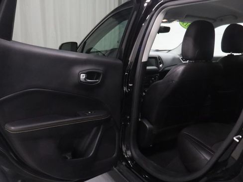 Certified 2019 Jeep Compass Latitude w/ Cold Weather Group AWD/4WD image 9