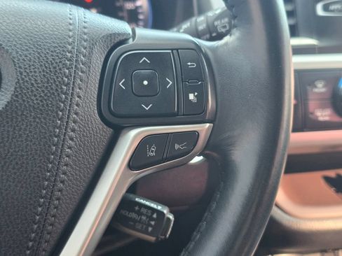 Certified 2019 Toyota Highlander XLE AWD/4WD image 32