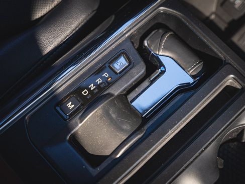 Certified 2022 Ford F150 Lariat w/ Equipment Group 502A High image 34