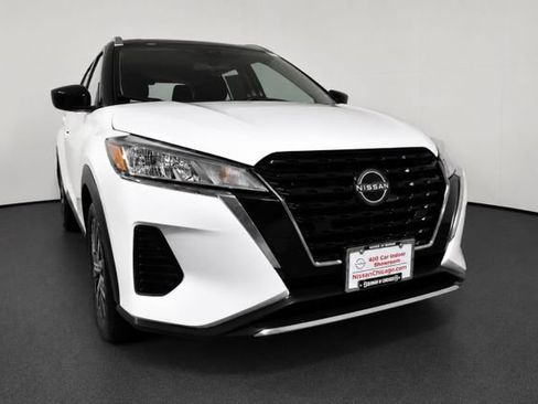 Used 2024 Nissan Kicks SV FWD image 3