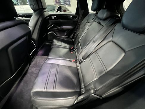 Used 2020 Porsche Cayenne AWD/4WD image 11