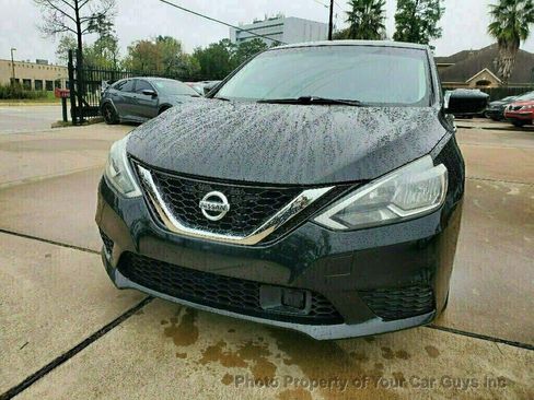 Used 2019 Nissan Sentra SV image 2