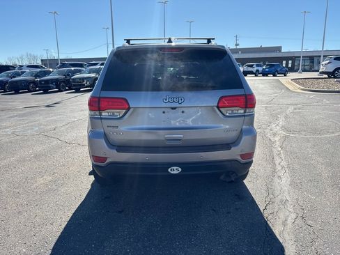 Used 2018 Jeep Grand Cherokee Laredo image 5