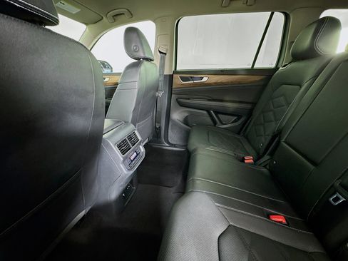 Used 2025 Volkswagen Atlas SE FWD image 24