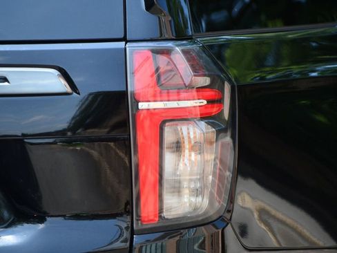 Used 2022 Chevrolet Suburban RST w/ Sport Performance Package image 14