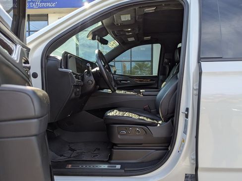 Used 2022 Cadillac Escalade ESV Sport Platinum AWD/4WD image 12