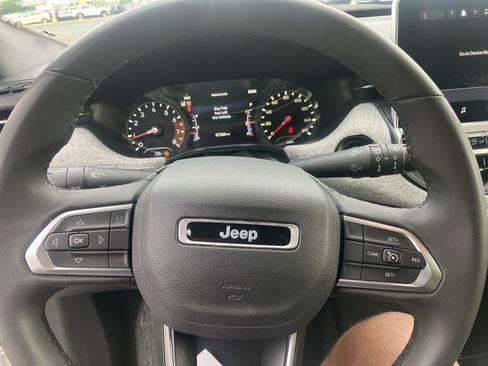 Used 2024 Jeep Compass Latitude AWD/4WD image 21