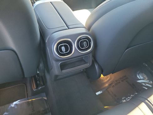 Used 2026 Mercedes-Benz GLC 300 4MATIC image 30