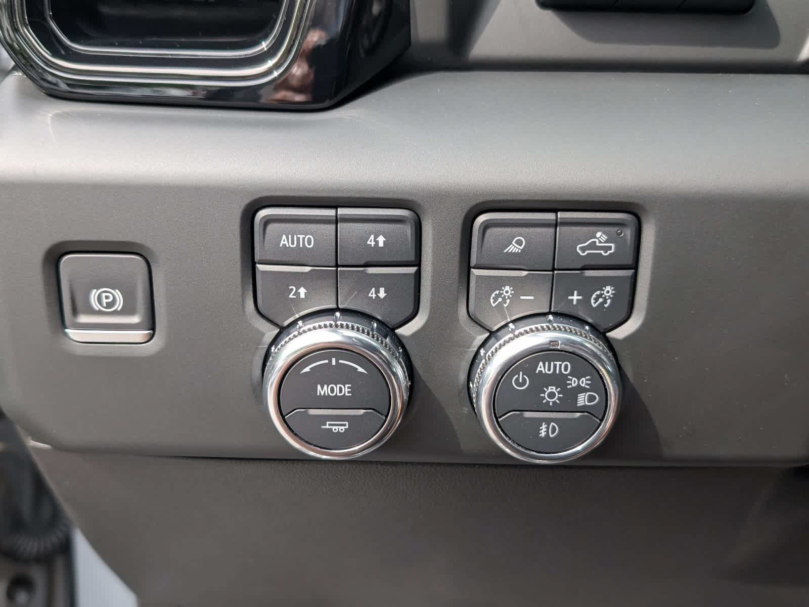 Certified 2024 GMC Sierra 1500 AT4 w/ Technology Package AWD/4WD image 25