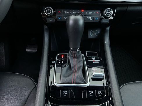 Used 2025 Jeep Compass Trailhawk image 24