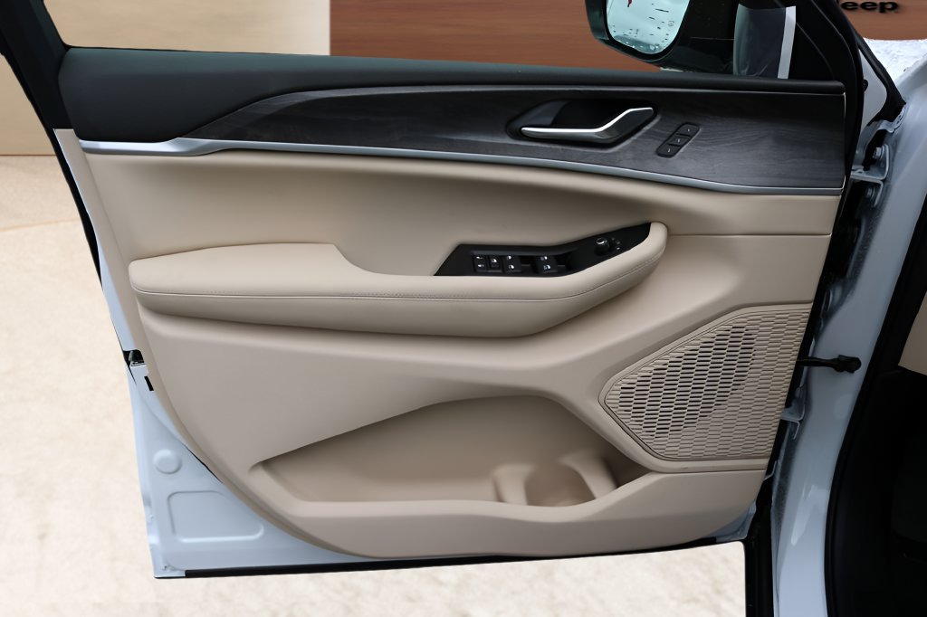 New 2026 Jeep Grand Cherokee Limited RWD image 10