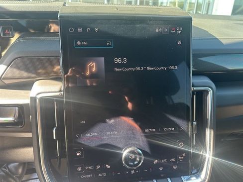 Used 2025 GMC Yukon XL Elevation image 8