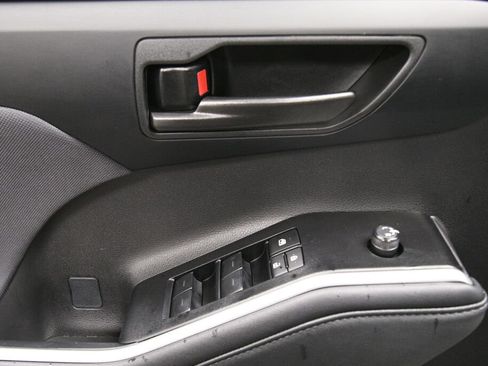 Certified 2025 Toyota Highlander LE image 11