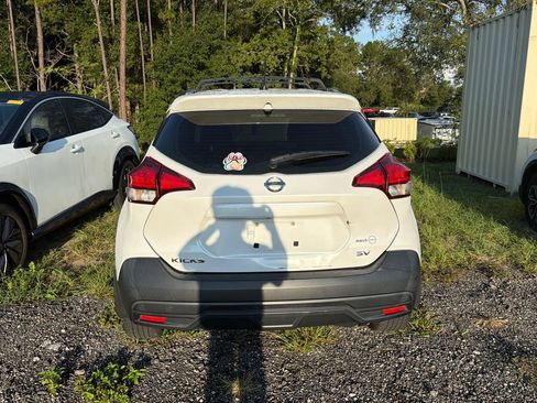 Used 2019 Nissan Kicks SV FWD image 9
