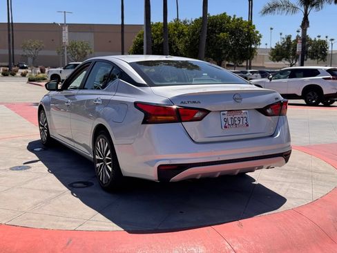 Certified 2024 Nissan Altima 2.5 SV FWD image 6