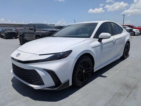 Used 2025 Toyota Camry SE FWD image 7