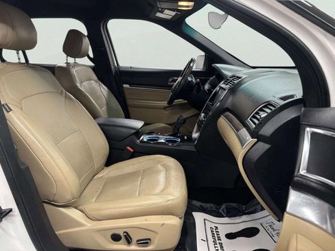 Used 2016 Ford Explorer Limited image 24