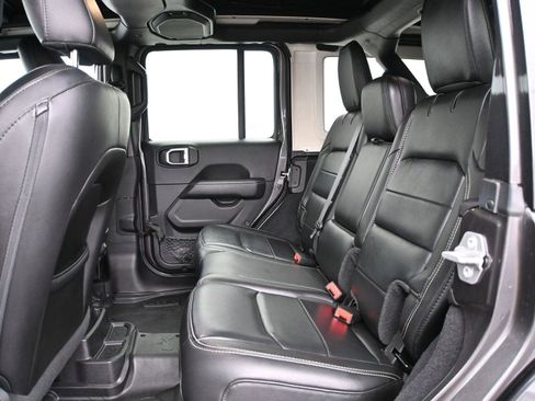 Used 2019 Jeep Wrangler Unlimited Sahara AWD/4WD image 7