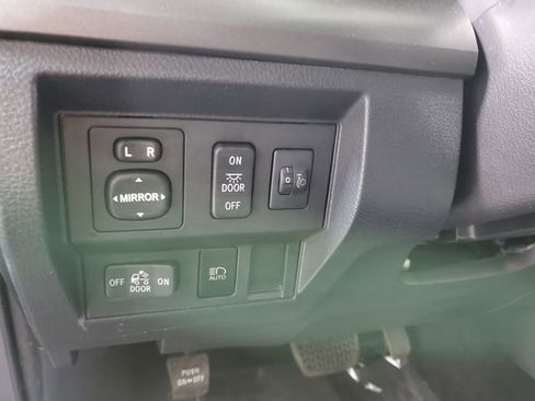 Used 2018 Toyota Tundra SR5 w/ TRD Off Road Package image 19