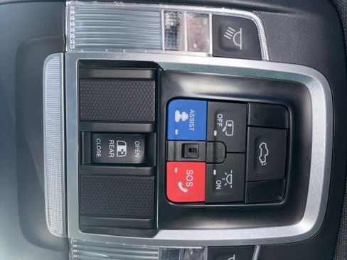 Used 2022 RAM 1500 Laramie AWD/4WD image 32