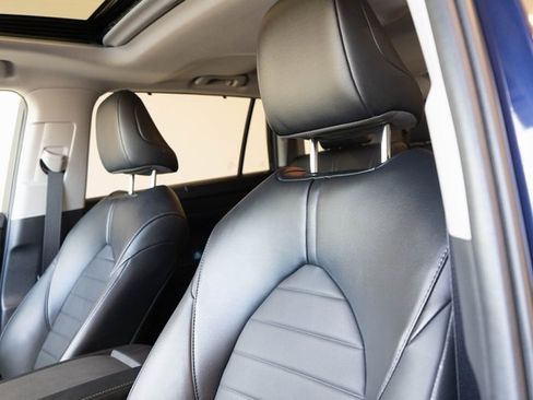 Used 2023 Toyota Highlander L image 16