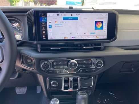 New 2025 Jeep Gladiator Sport AWD/4WD image 16