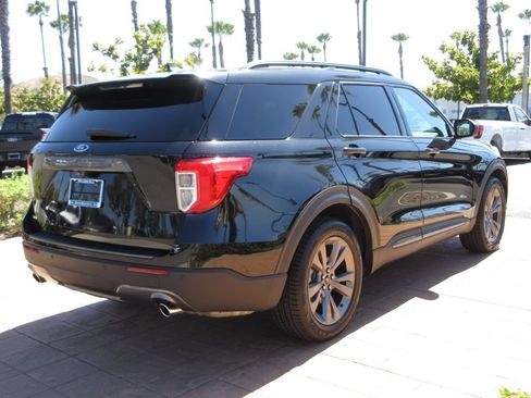 Used 2021 Ford Explorer XLT w/ Equipment Group 202A RWD image 4