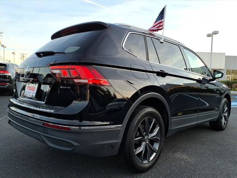 Certified 2022 Volkswagen Tiguan SE w/ Panoramic Sunroof Package image 8