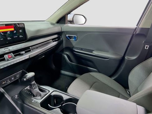 New 2025 Kia K4 LX image 21