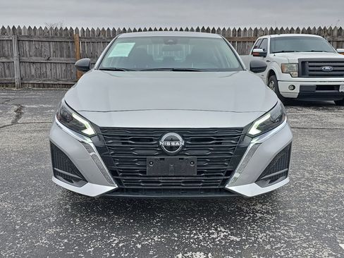 Used 2025 Nissan Altima 2.5 SV image 2