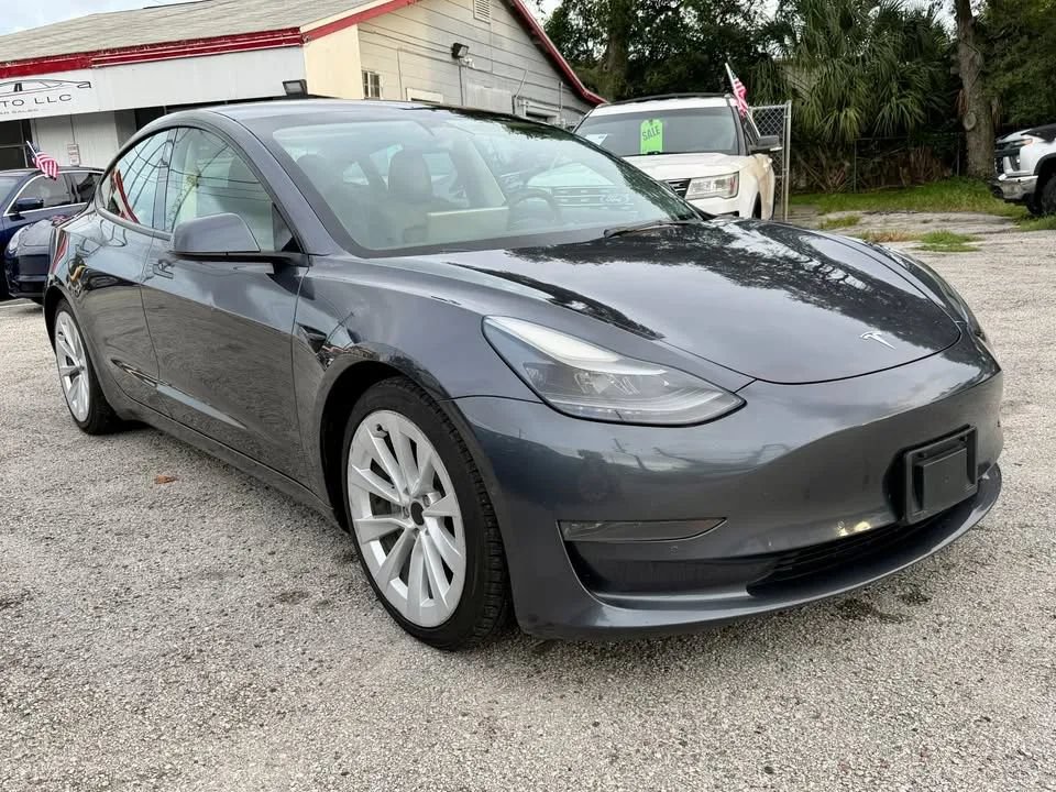Used 2022 Tesla Model 3 RWD image 1