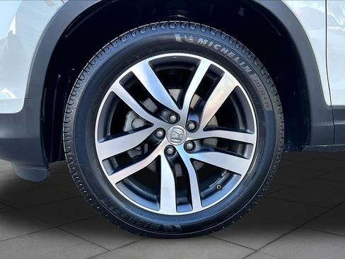 Used 2018 Honda Pilot Touring image 11