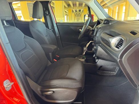 Used 2018 Jeep Renegade Latitude image 26