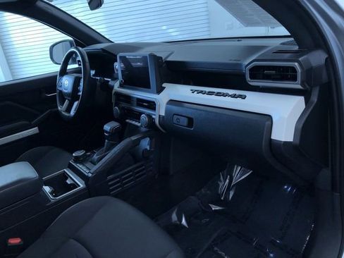 Used 2024 Toyota Tacoma TRD Off-Road image 17