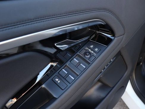 Used 2023 Land Rover Range Rover Evoque SE image 38