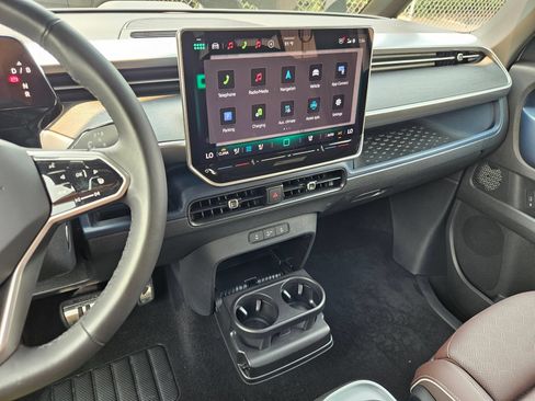 New 2025 Volkswagen ID. Buzz Pro S RWD image 21