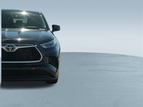 Used 2023 Toyota Highlander L FWD image 37