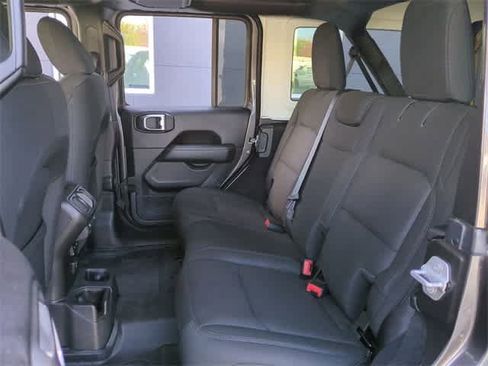 Used 2019 Jeep Wrangler Unlimited Sahara image 19