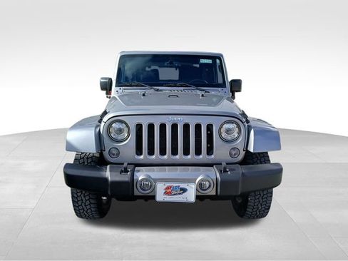 Used 2018 Jeep Wrangler Sahara w/ Connectivity Group image 8