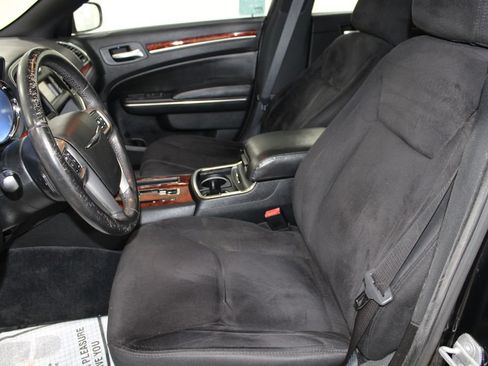 Used 2012 Chrysler 300 RWD image 19