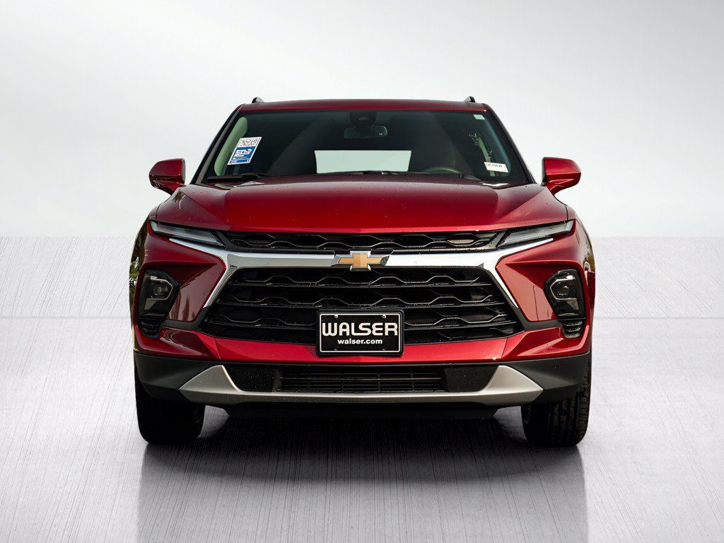 New 2026 Chevrolet Blazer LT w/ Convenience Package AWD/4WD image 2