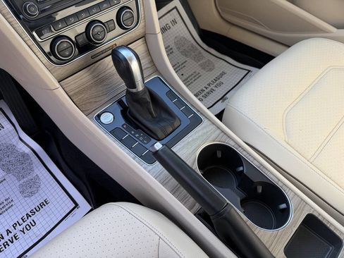 Used 2018 Volkswagen Passat 2.0T SE image 15